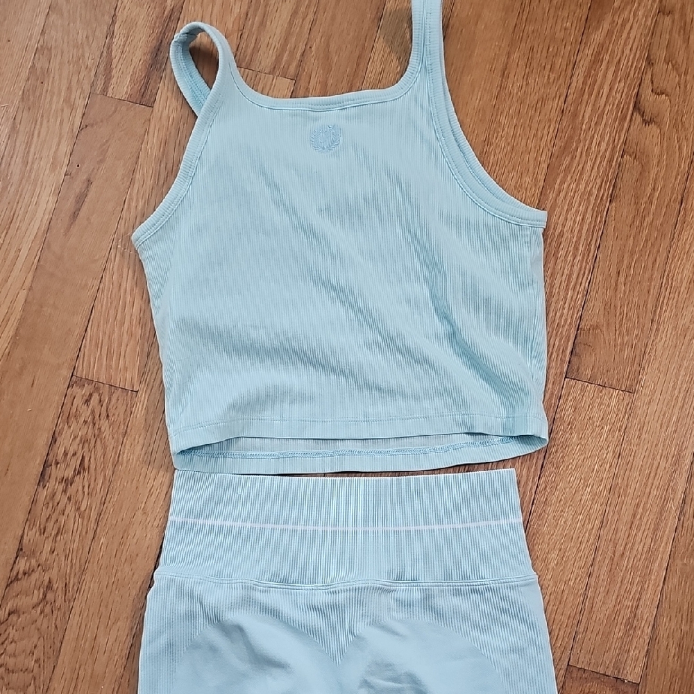 PINK Set-Leggings & Crop Racerback Athletic Top - Picture 6 of 11